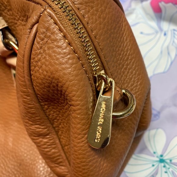 Michael Kors Medium Crossbody Handbag - Picture 2 of 11